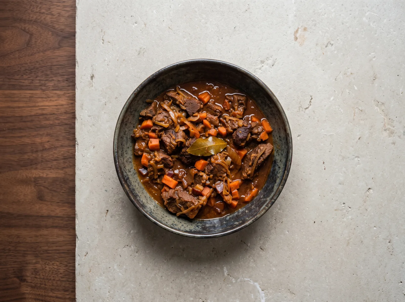 Carbonade flamande:盛在锅中