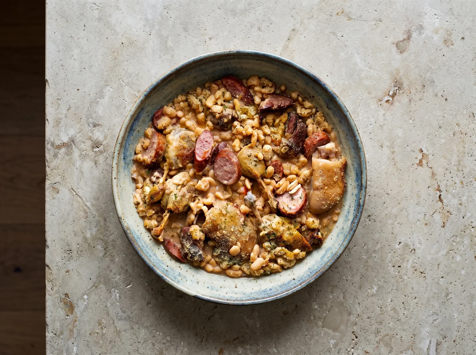 Cassoulet de Castelnaudary:盛在烤盘中