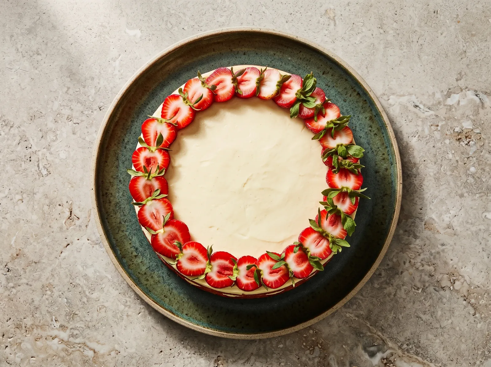 Fraisier — im Ganzen nach dem Backen gezeigt