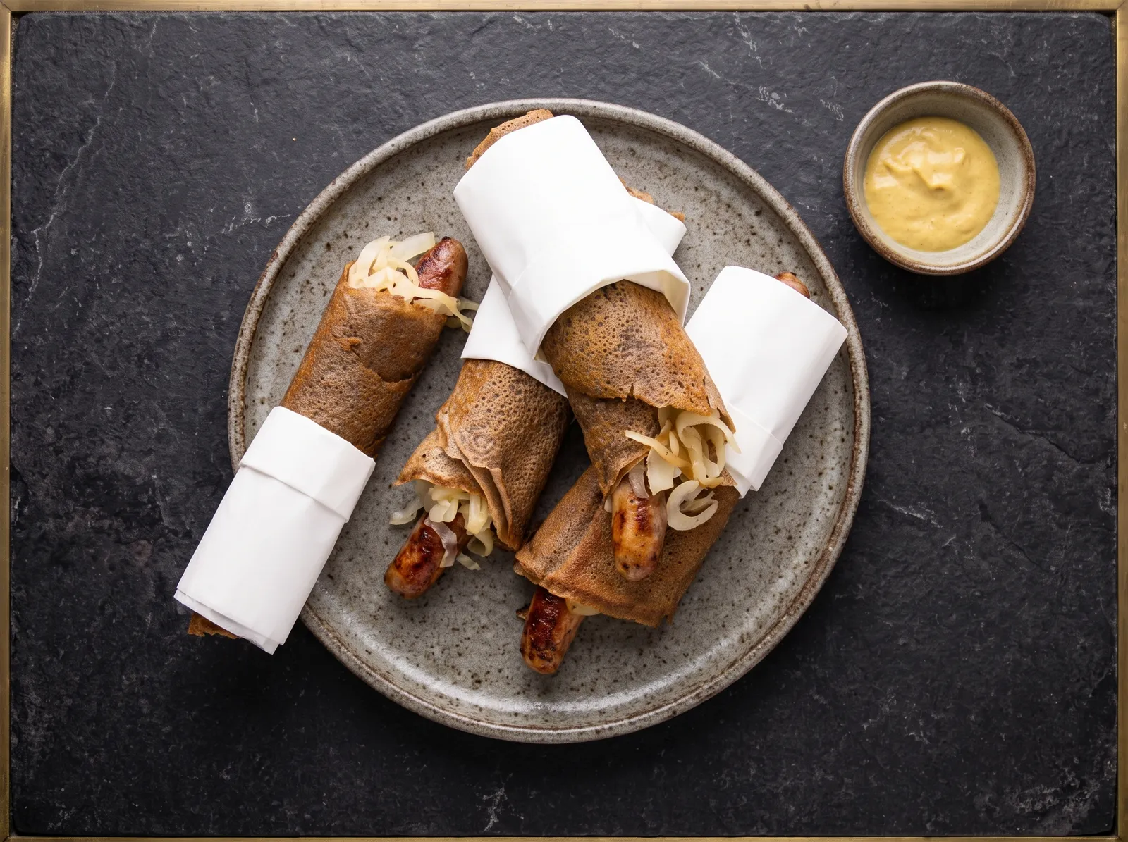 Galette-saucisse — in Nahaufnahme gezeigt