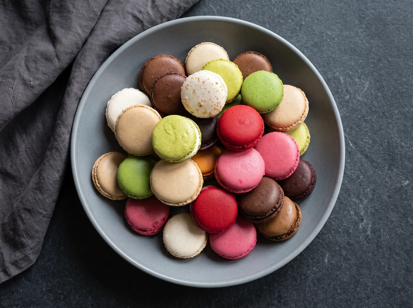 Macaron parisien：盛在餐盘中