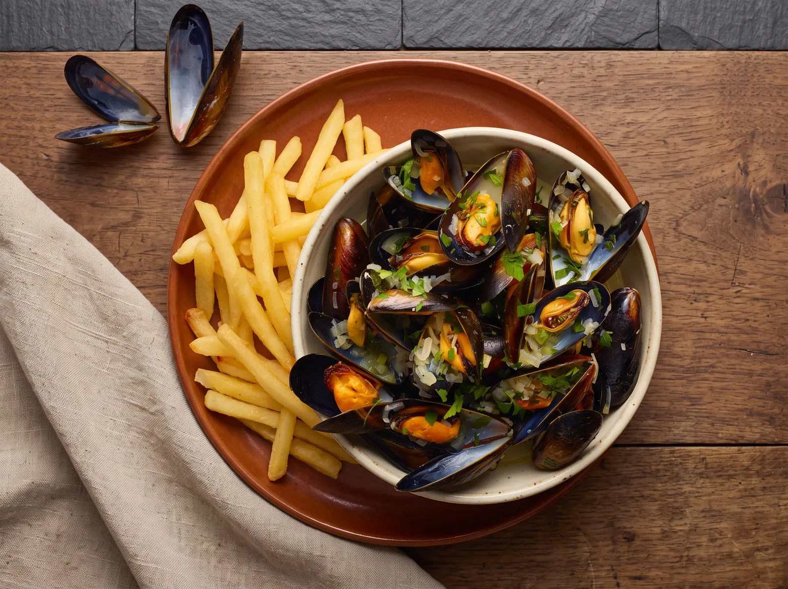 Moules marinières:접시에 담아 낸 모습