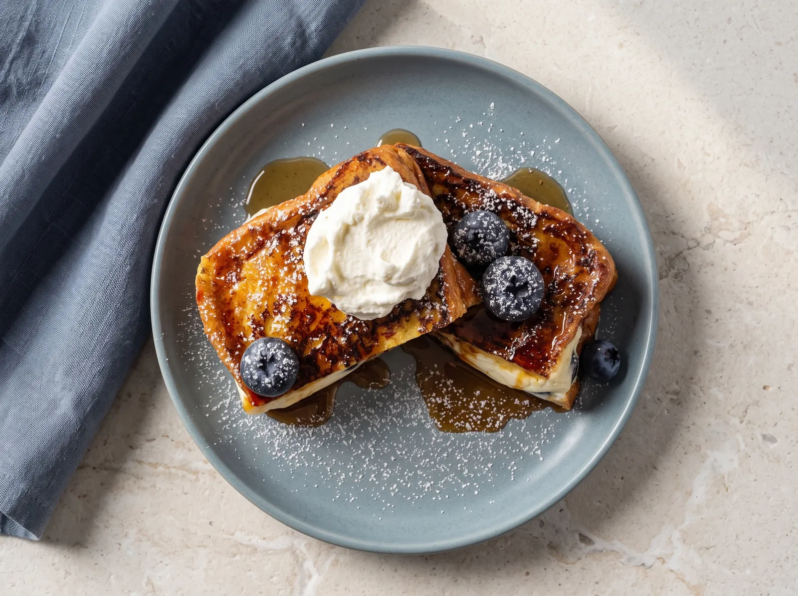 Pain perdu — auf einem Teller angerichtet