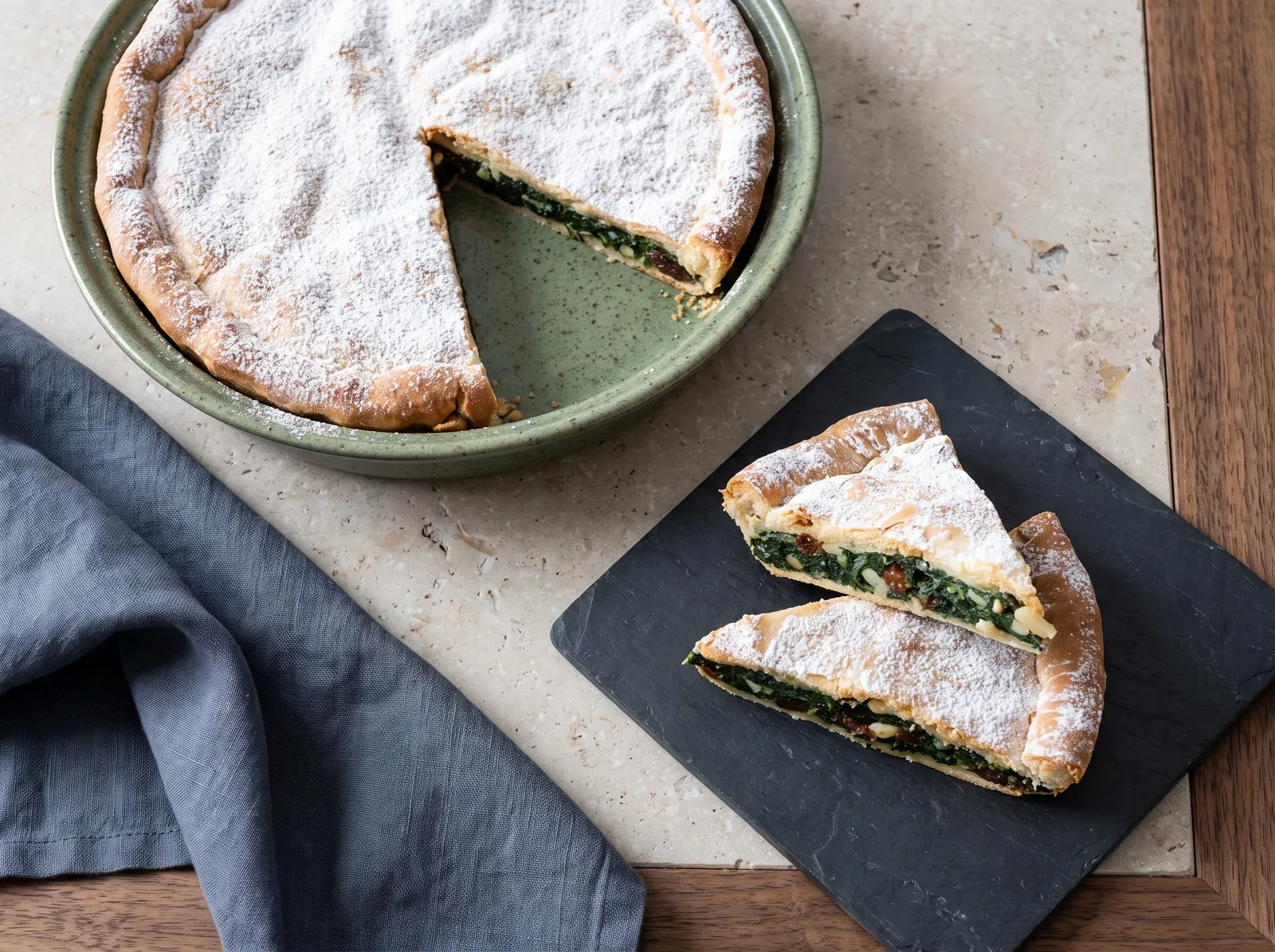Tourte de blettes sucrée — mit sichtbarem Anschnitt gezeigt